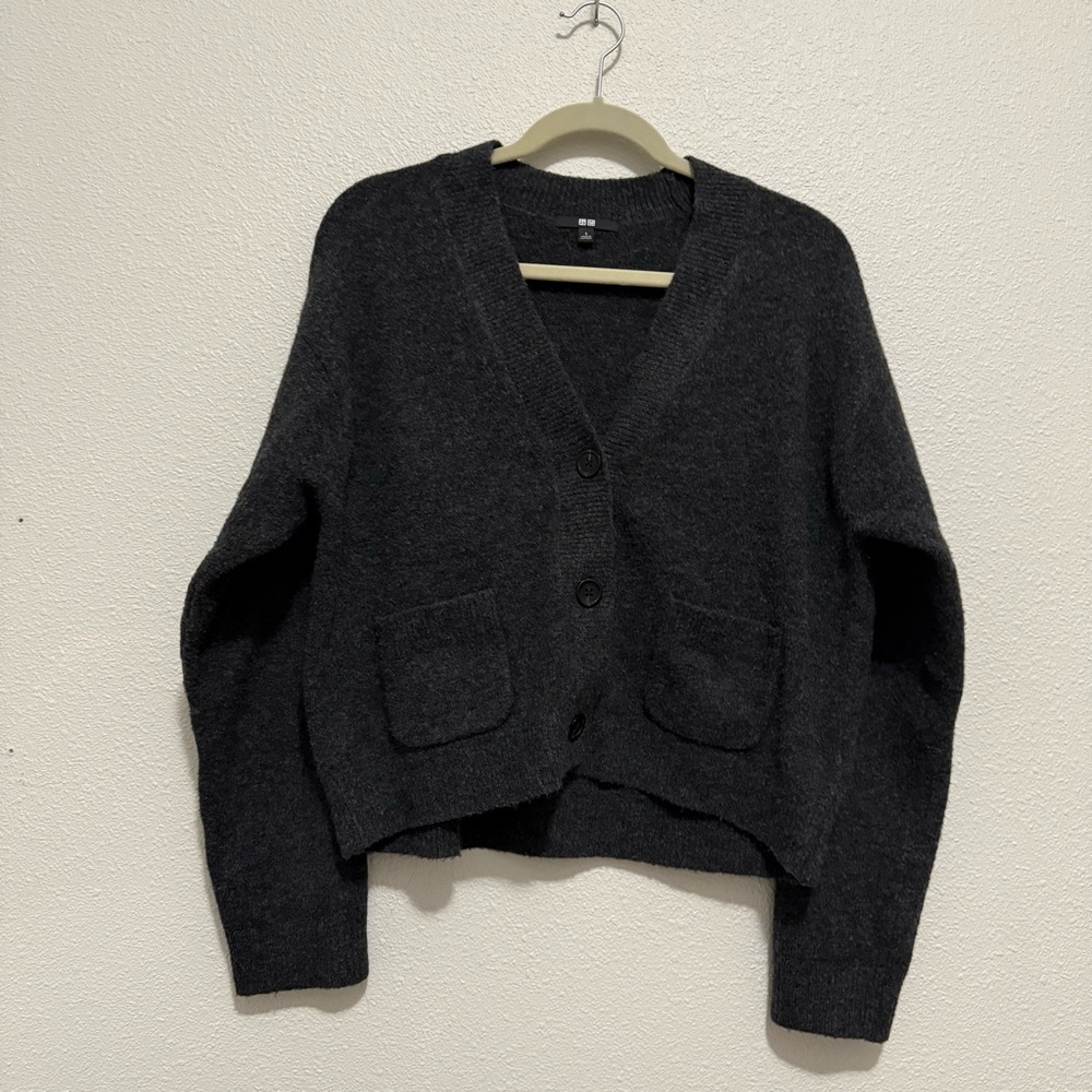 Uniqlo Soufflé Yarn Short Cardigan V-Neck - Dark Gray - Size Small